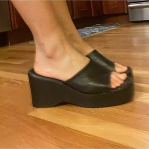 BLACK PLATFORM SANDALS